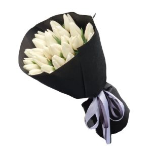 Букет з 25 білих тюльпанів