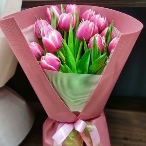 Букет із 15 рожевих тюльпанів